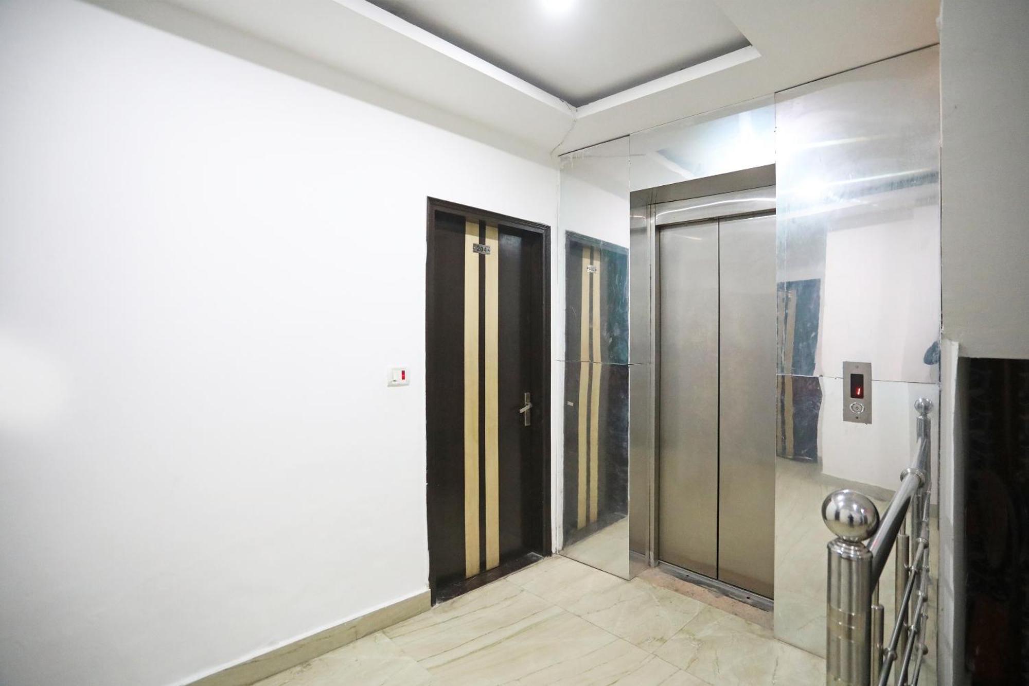 Hotel O Cg International Нью-Дели Экстерьер фото